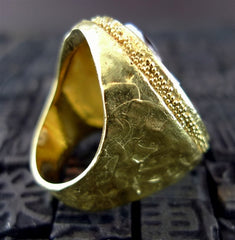 Estate Rare 18K Yellow Gold Shell Cameo Ring