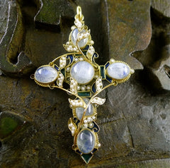 Roquemaure Galitzine Moonstone Cross Pendant in 18K Yellow Gold