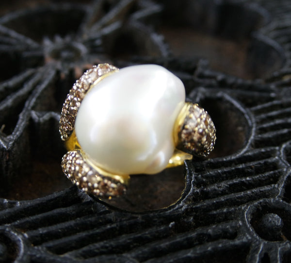 Robert Wander 18K Yellow Gold, South Sea Pearl, and Chocolate Diamond Ring